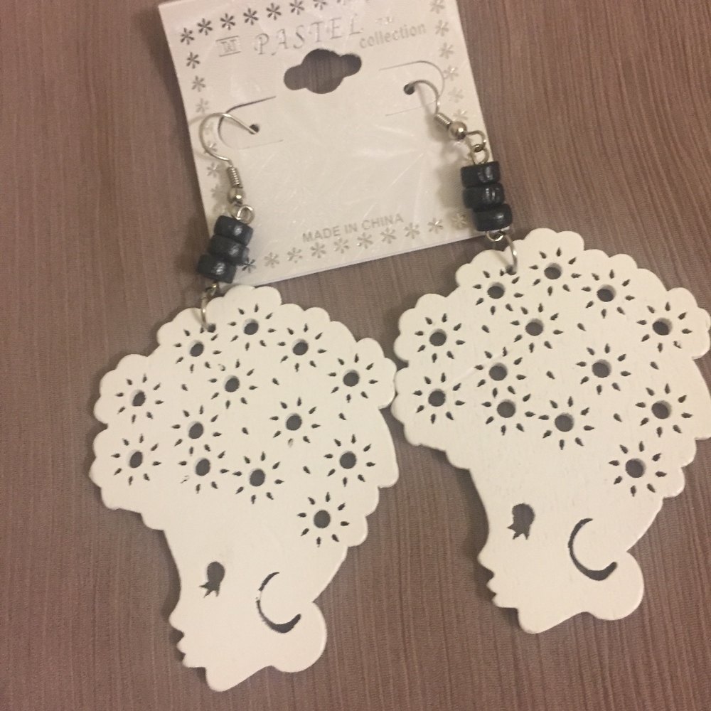 ✨Host pick ✨Face Earring - Picture 3 of 4